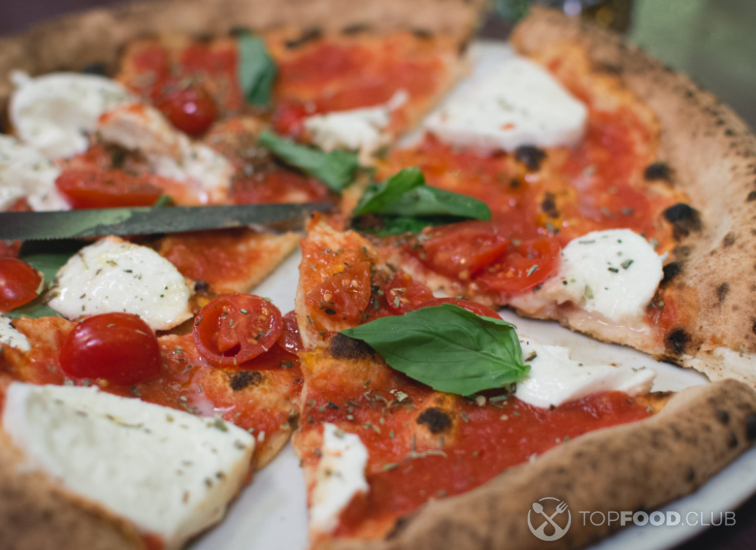 Домашняя пицца Капрезе