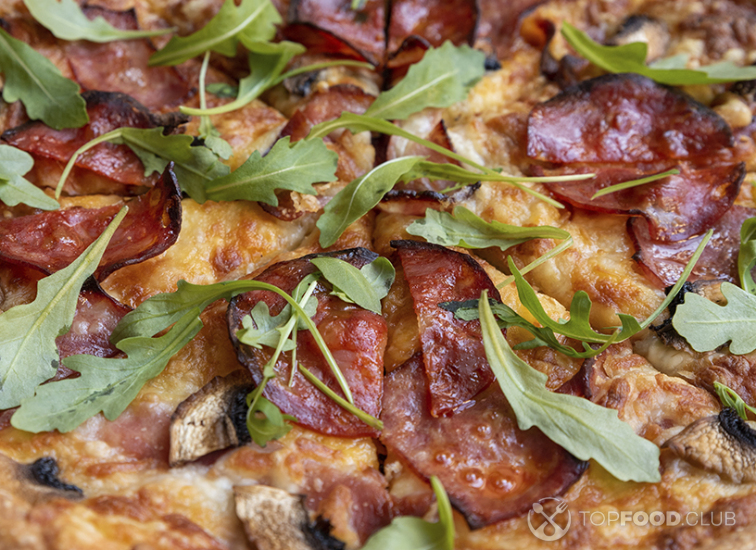 Пицца с колбасой и грибами