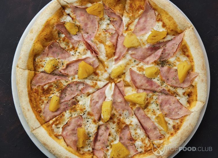 Пицца с колбасой и ананасом