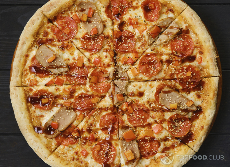 Пицца с салями, ветчиной и соусом терияки