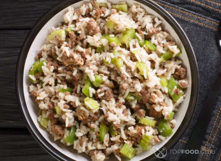 Каджунский плов с куриной печенью и сельдереем