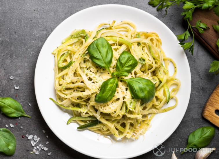 Паста с сырным кремом и цуккини