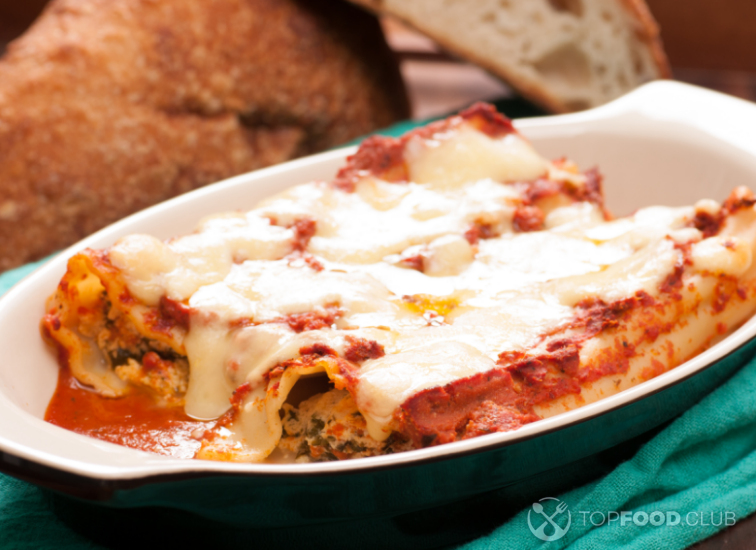 Каннеллони с рикоттой и шпинатом в томатном соусе