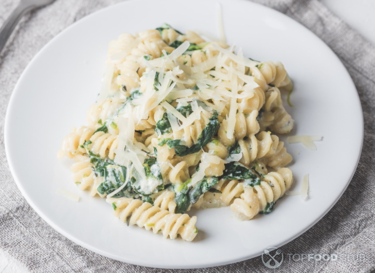 Паста со шпинатом, рикоттой и пармезаном