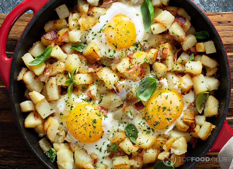 Глазунья с луком и картофелем