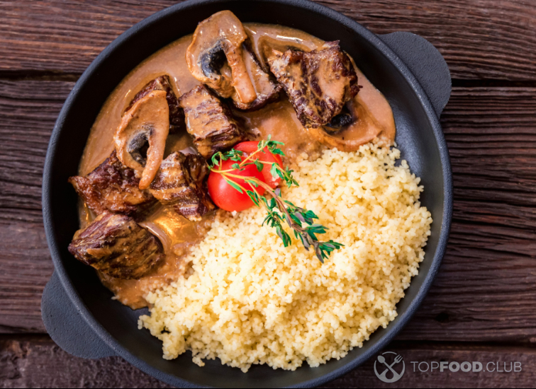 Бефстроганов с грибами и кускусом