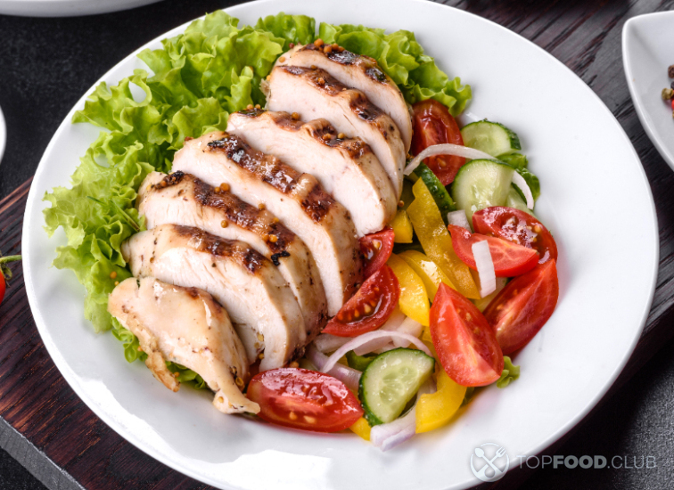 Салат с индейкой и овощами