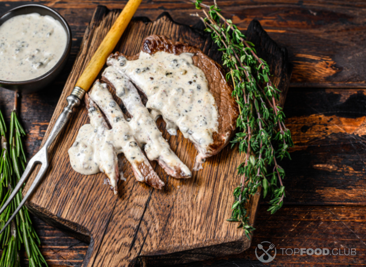 Стейки на гриле с ореховым соусом