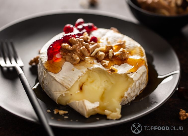 Запечённый камамбер с мёдом