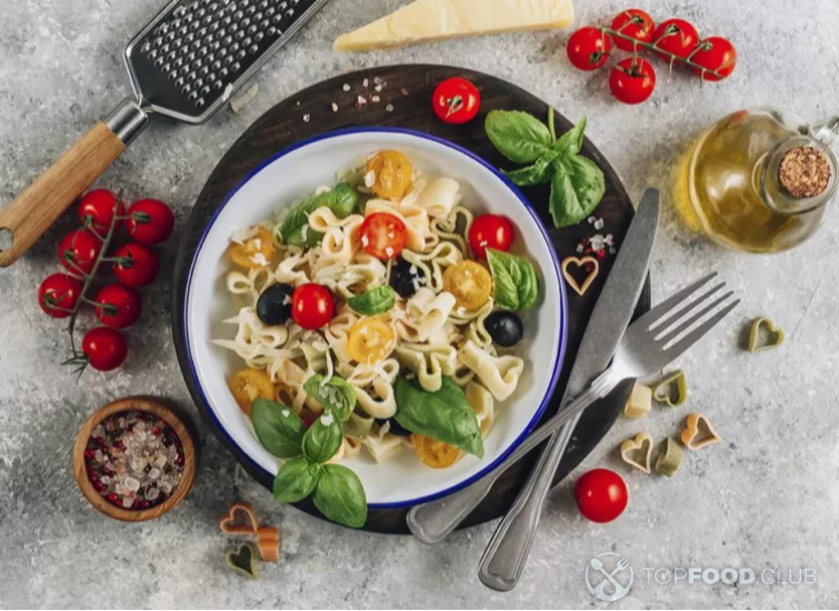 Паста в виде сердец с овощами