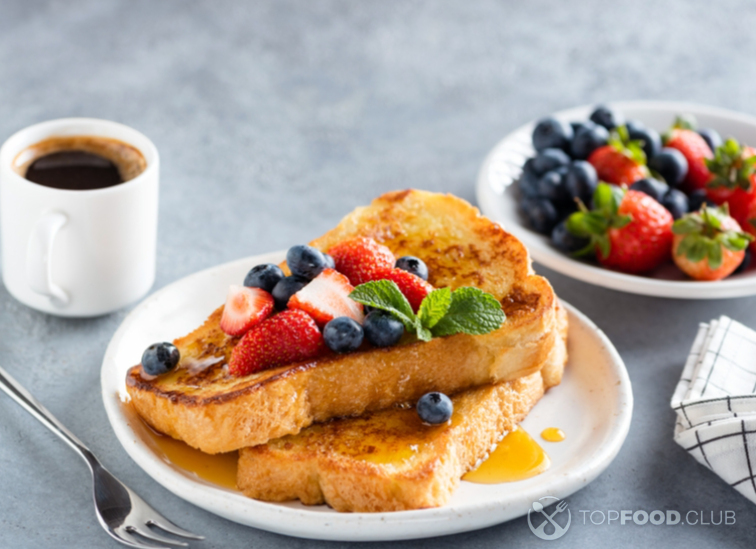 Сладкие гренки с ягодами