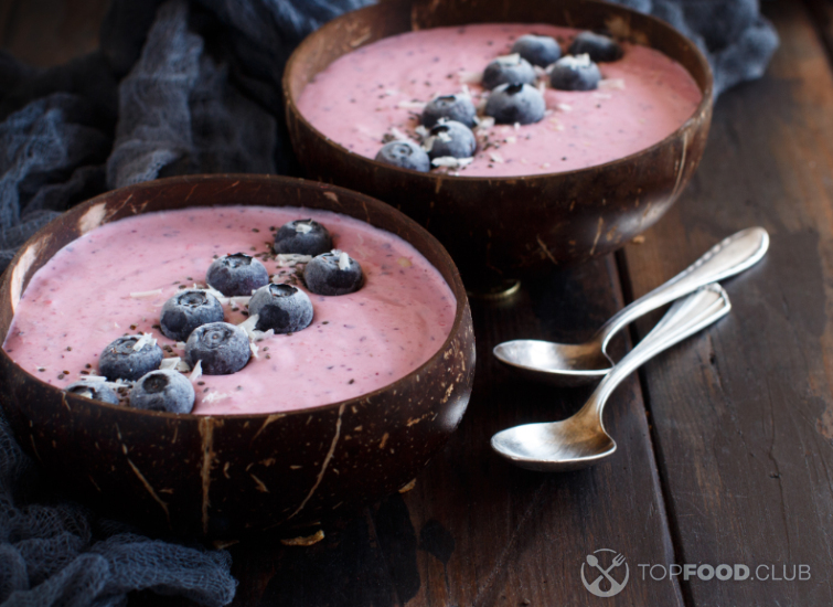 Смузи боул с голубикой и бананом