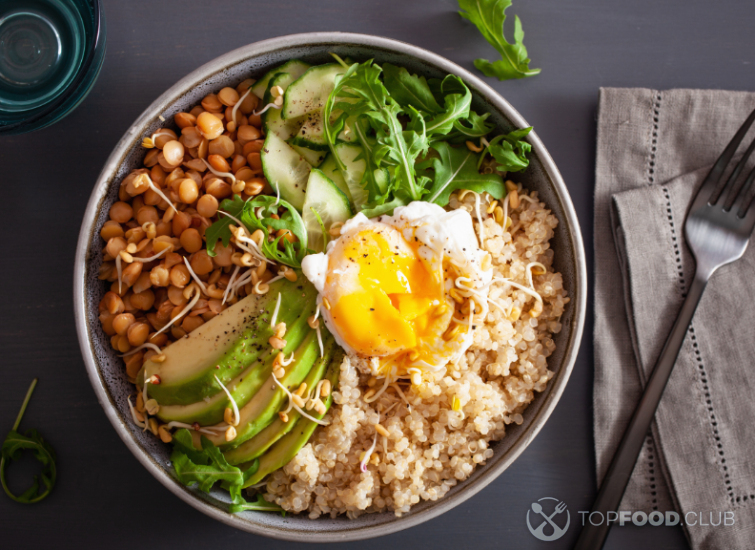 Боул с киноа и авокадо