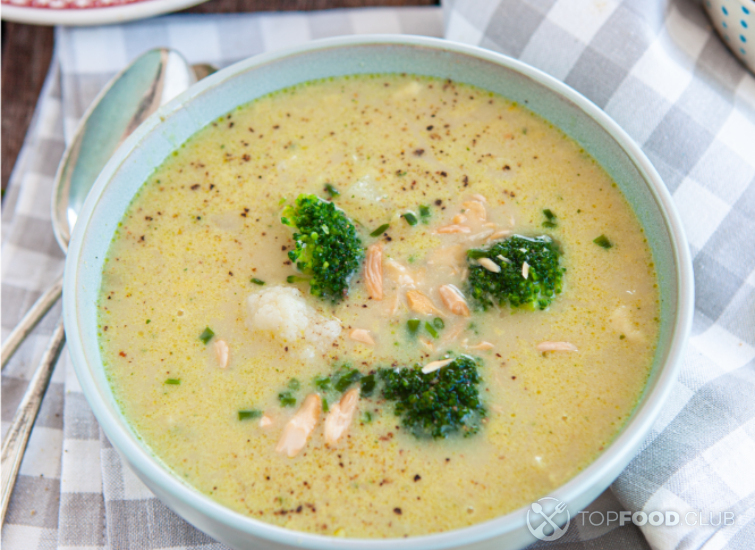 Сливочный суп с семгой и брокколи