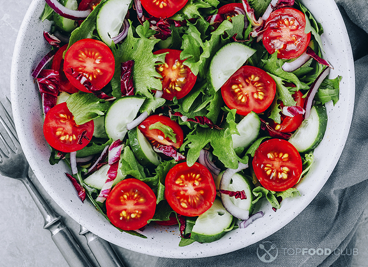 Летний салат с бараниной и овощами