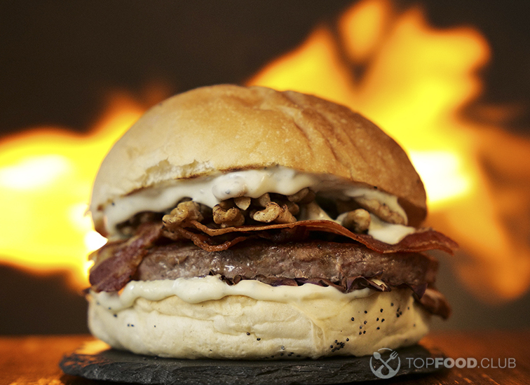 Домашний бургер с беконом