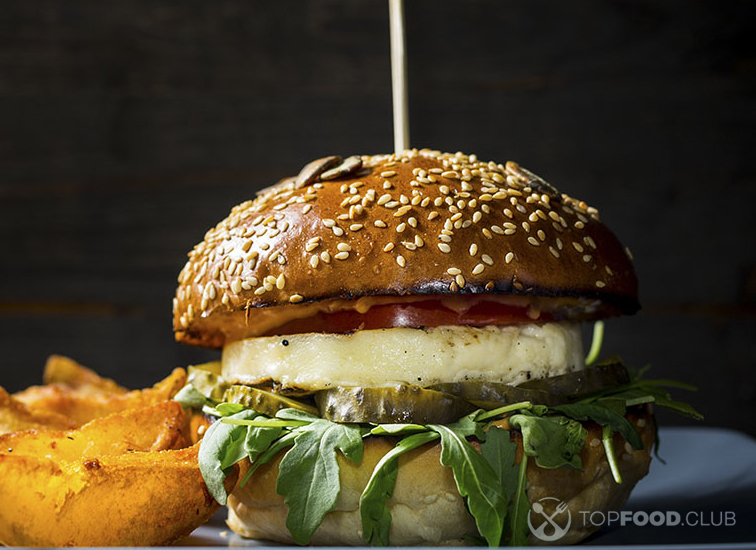 Бургер с жареным сыром халуми