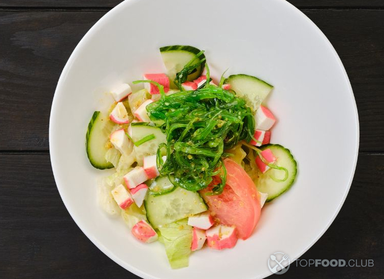 Салат с чукой и крабовыми палочками