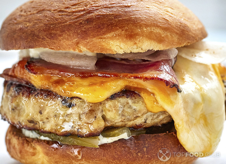 Бургер с расплавленным сыром