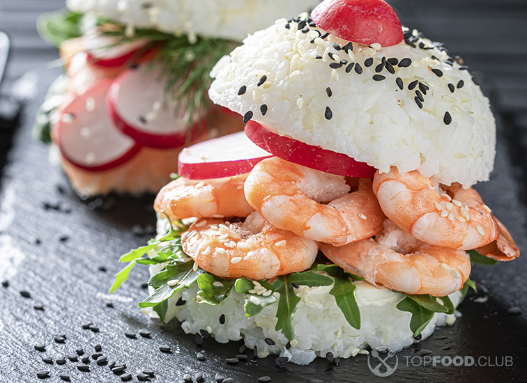 Домашний рисовый бургер с креветками и редисом