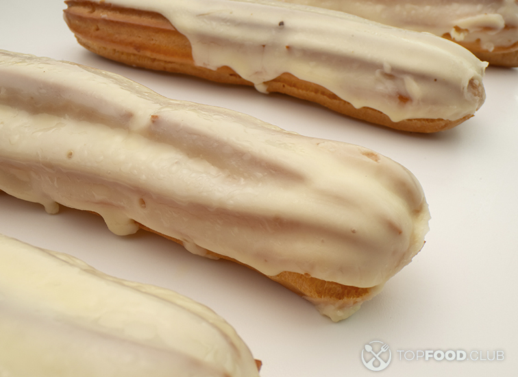 Эклеры с заварным кремом и белой глазурью