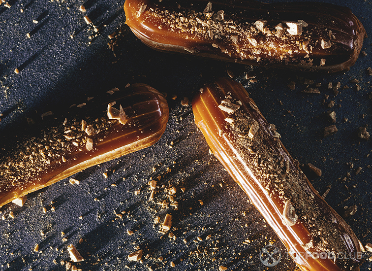 Карамельные эклеры с орехами