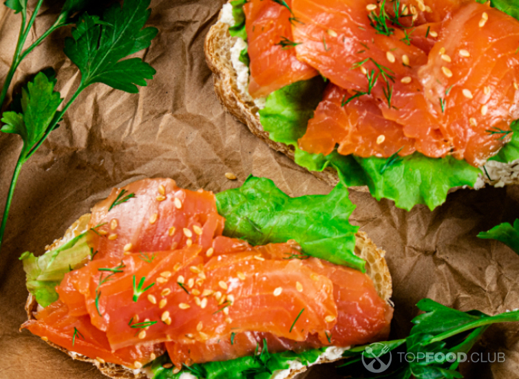 Брускетта с семгой