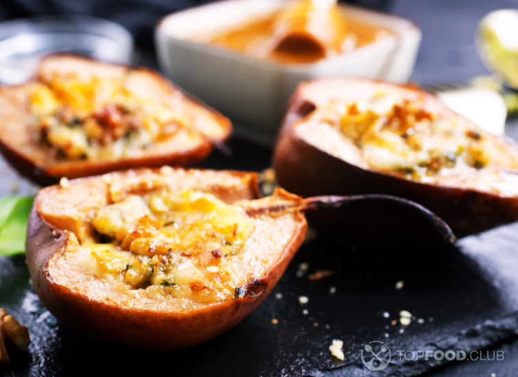Запечённая груша с сыром и орехами