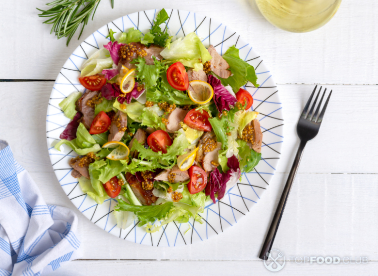 Салат с уткой и овощами