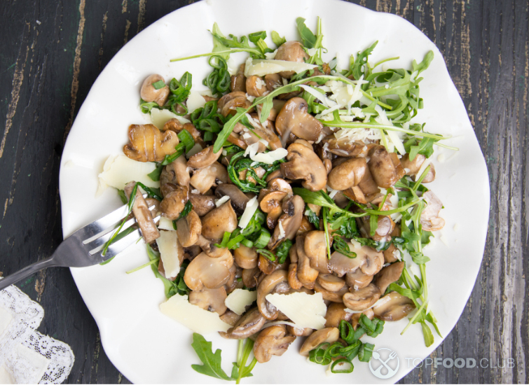 Салат с руколой и грибами