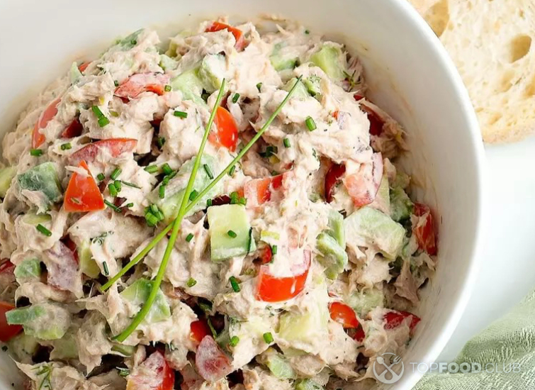 Домашний салат с тунцом и майонезом