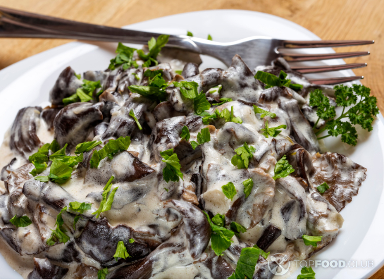 Салат с грибами и луком